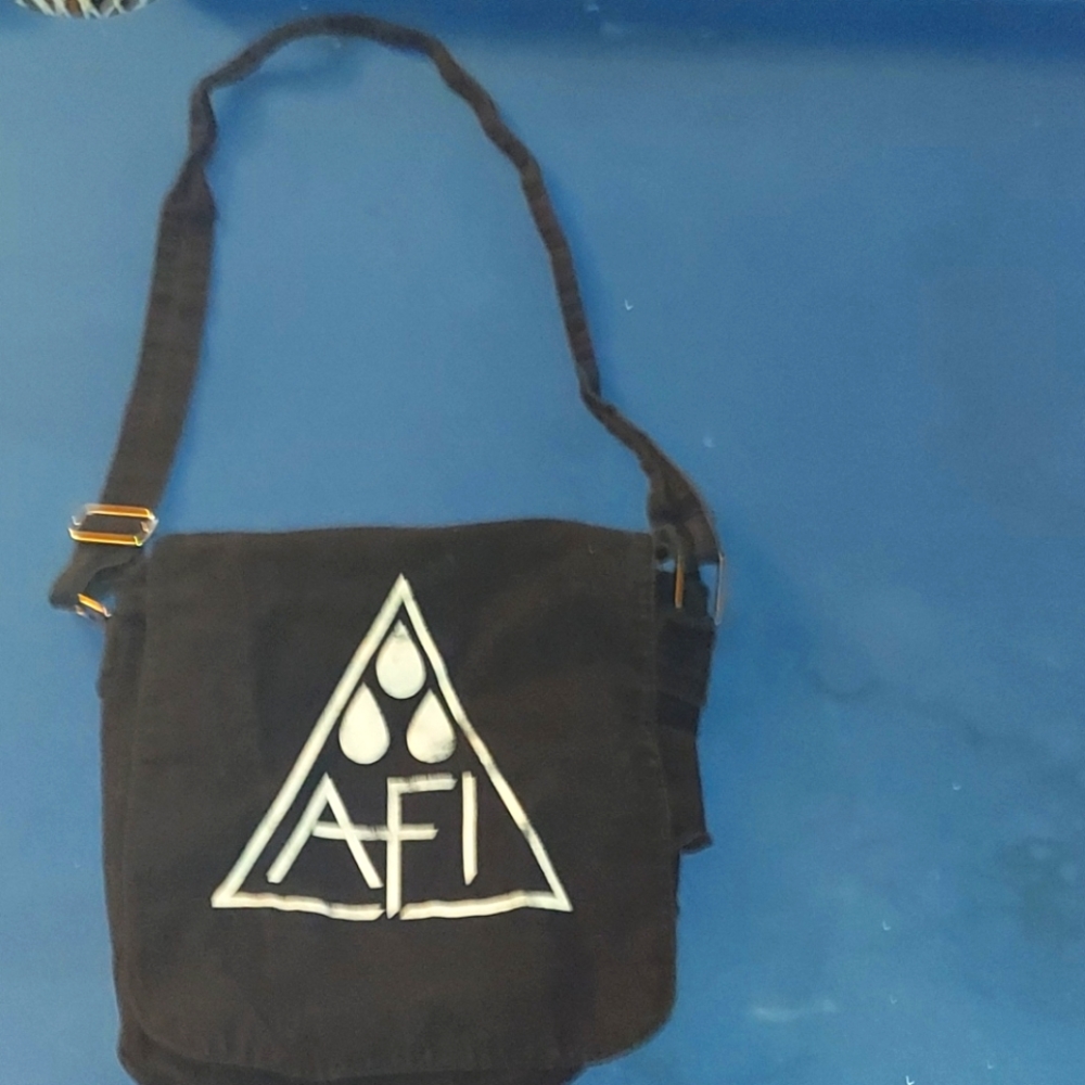 Afi: afireinside satchel bag.